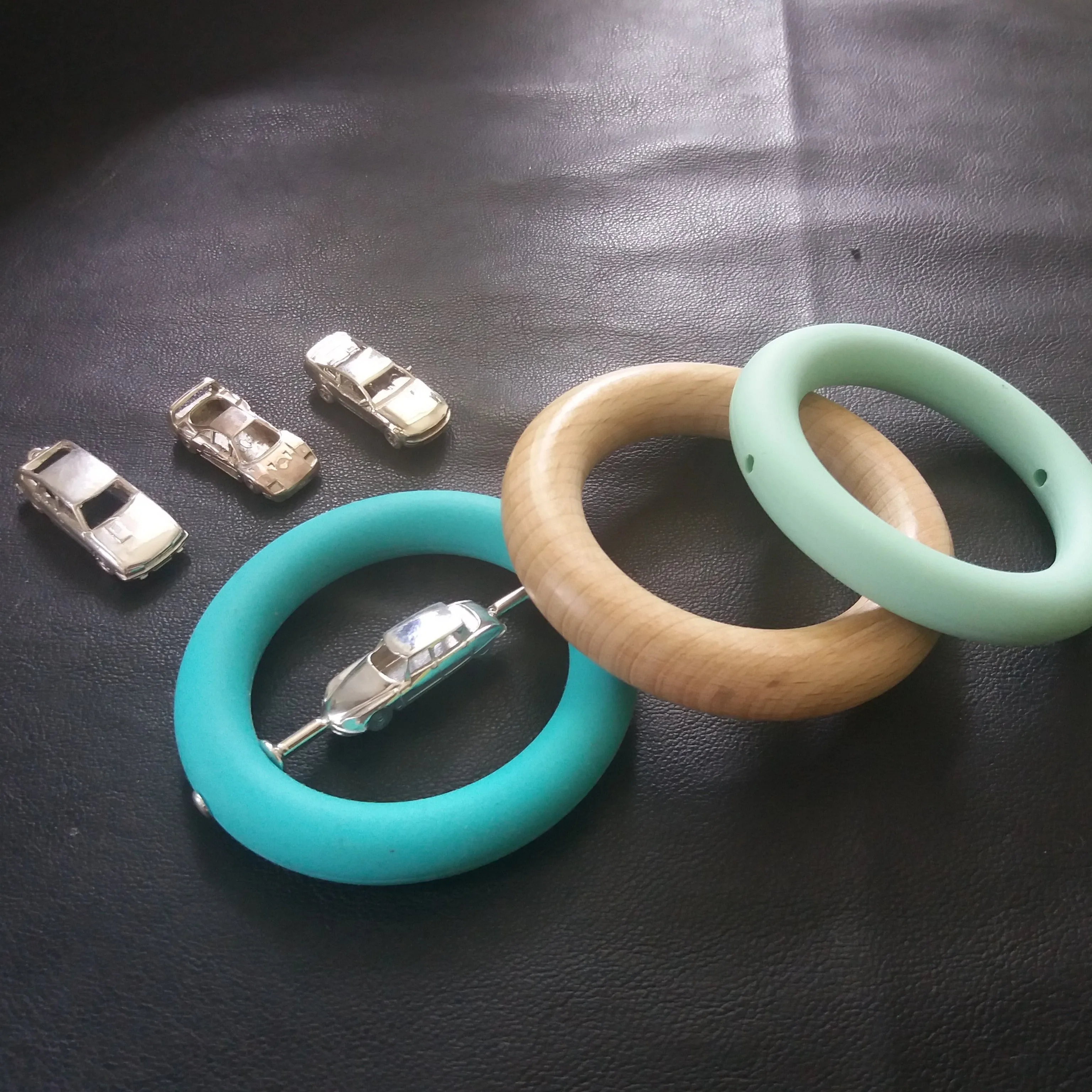 Baby teething ring with silver car