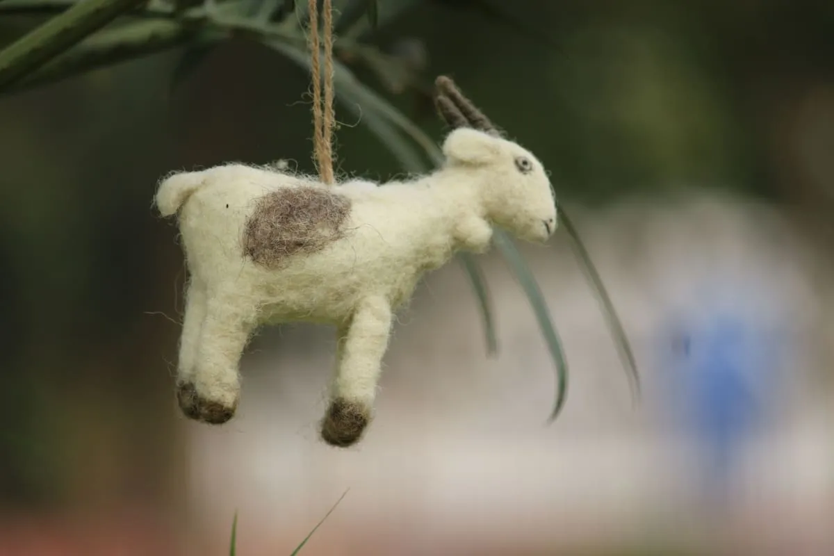 De Kulture Handmade Premium Wool Felt Goat (Hanging) Eco Friendly Needle Felted Christmas Xmas Tree Decoration Stuffed Ornament for Home Office Party Holiday Décor, 4x2x3 (LWH) Inches