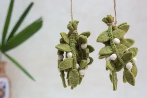 De Kulture Handmade Premium Wool Felt Mistletoe (Light Green) Eco Friendly Needle Felted Christmas Xmas Tree Decoration Stuffed Ornament for Home Office Party Holiday Décor, 5x5x6 (LWH) Inches